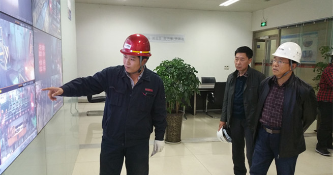 校党委常委、副校长李国雄参观日照钢铁公司