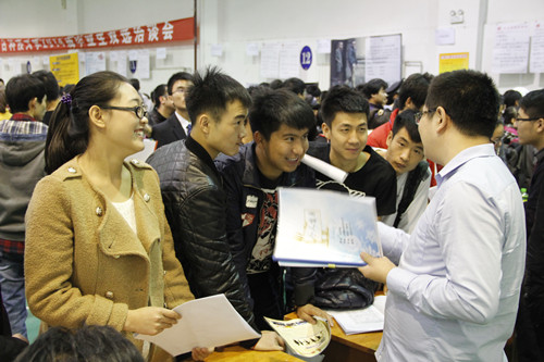 申搏官网举行2014届毕业生双选洽谈会